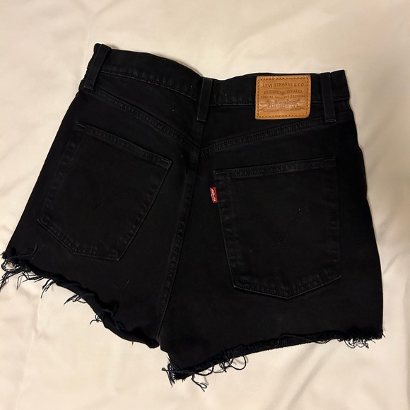 Levi’s high rise rib cage short (size 27) - Picture 3 of 4